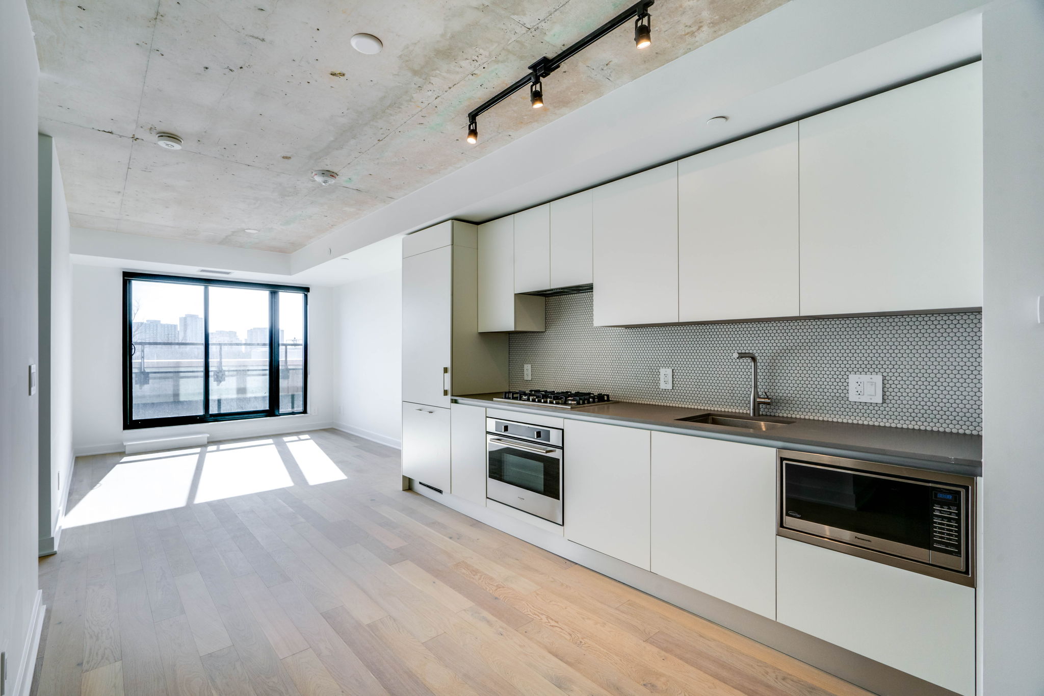 2720 Dundas St W 401 Toronto, ON M6P 0C3