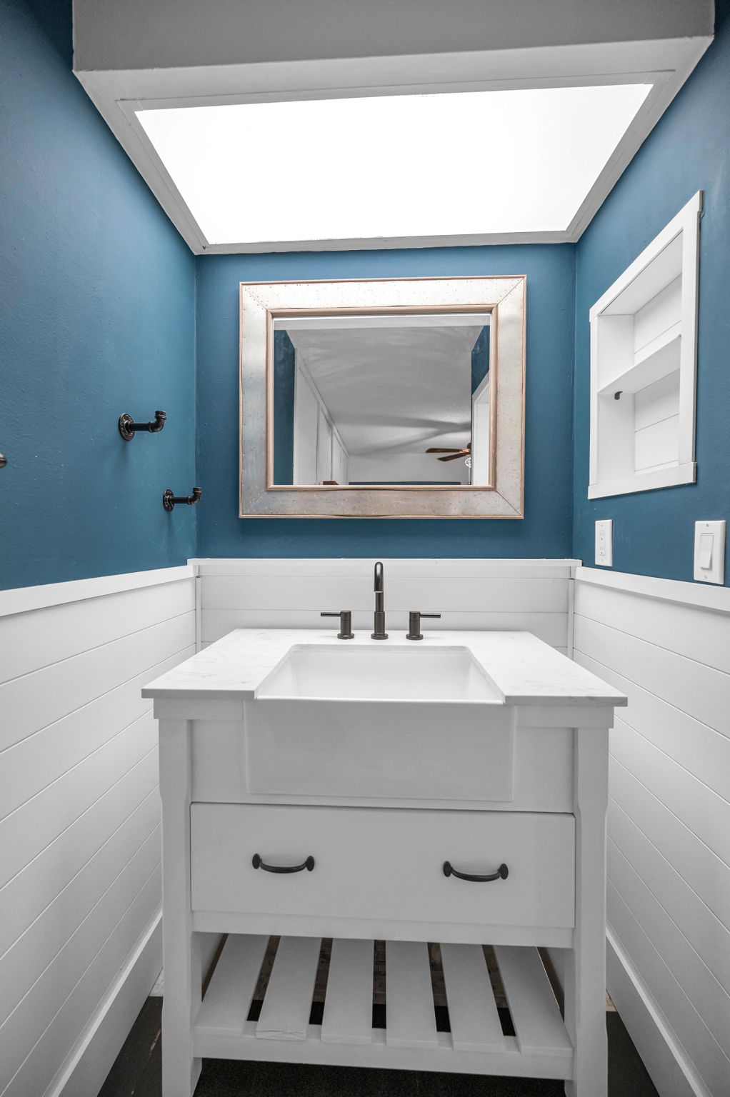 Primary Bathroom1c