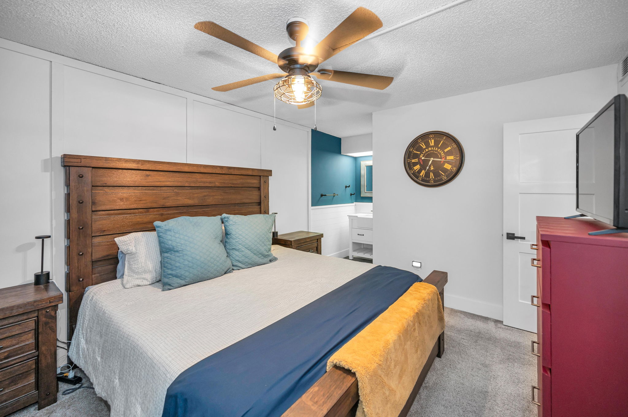 Primary Bedroom1b