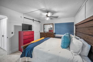 Primary Bedroom1e