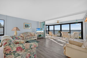 Living Room 3 of 7