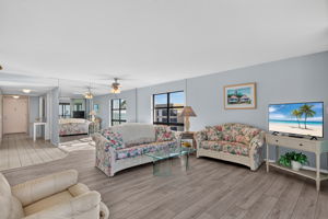 Living Room 6 of 7