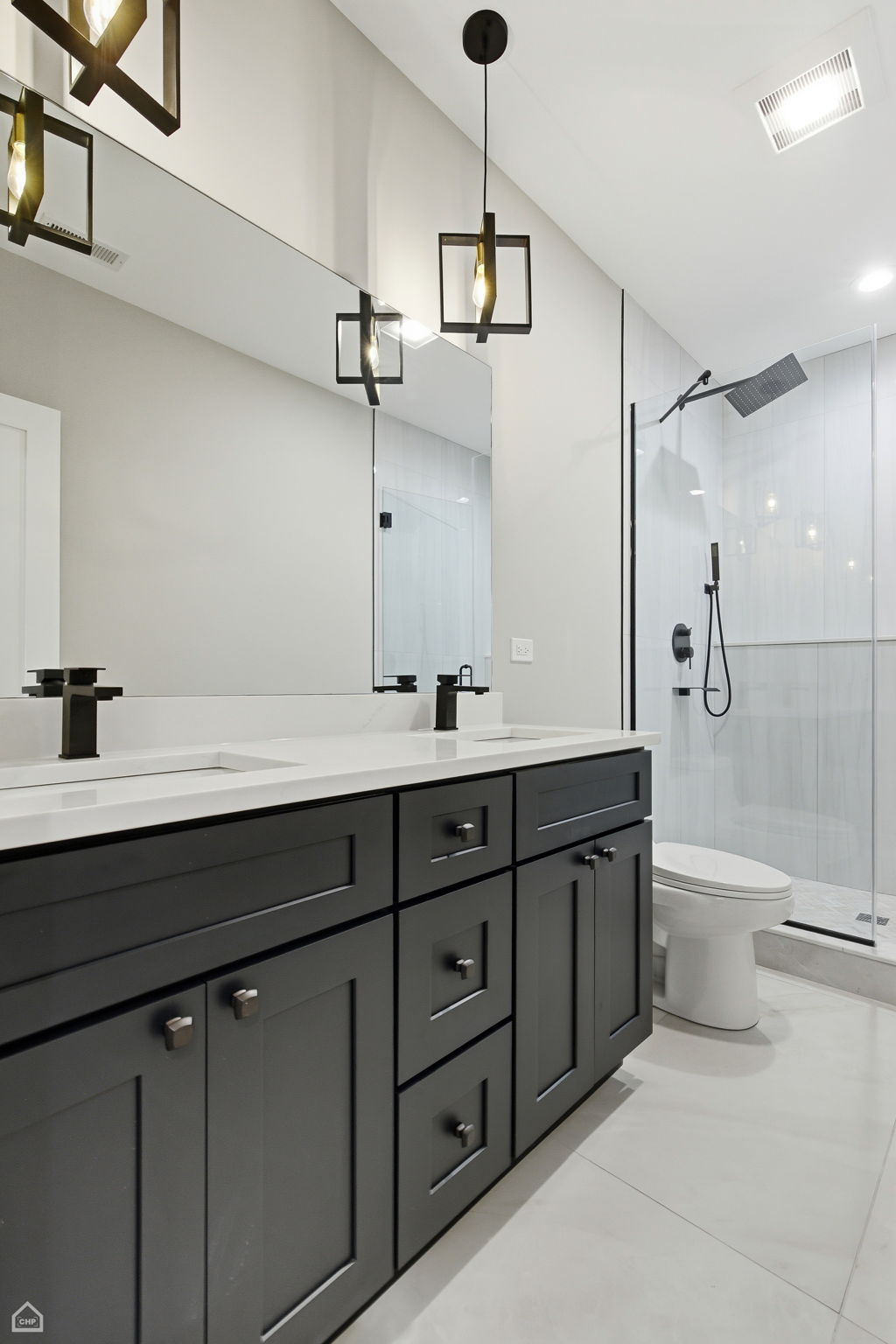 2724 Budd St - Karen Biazar_CHP2026_035