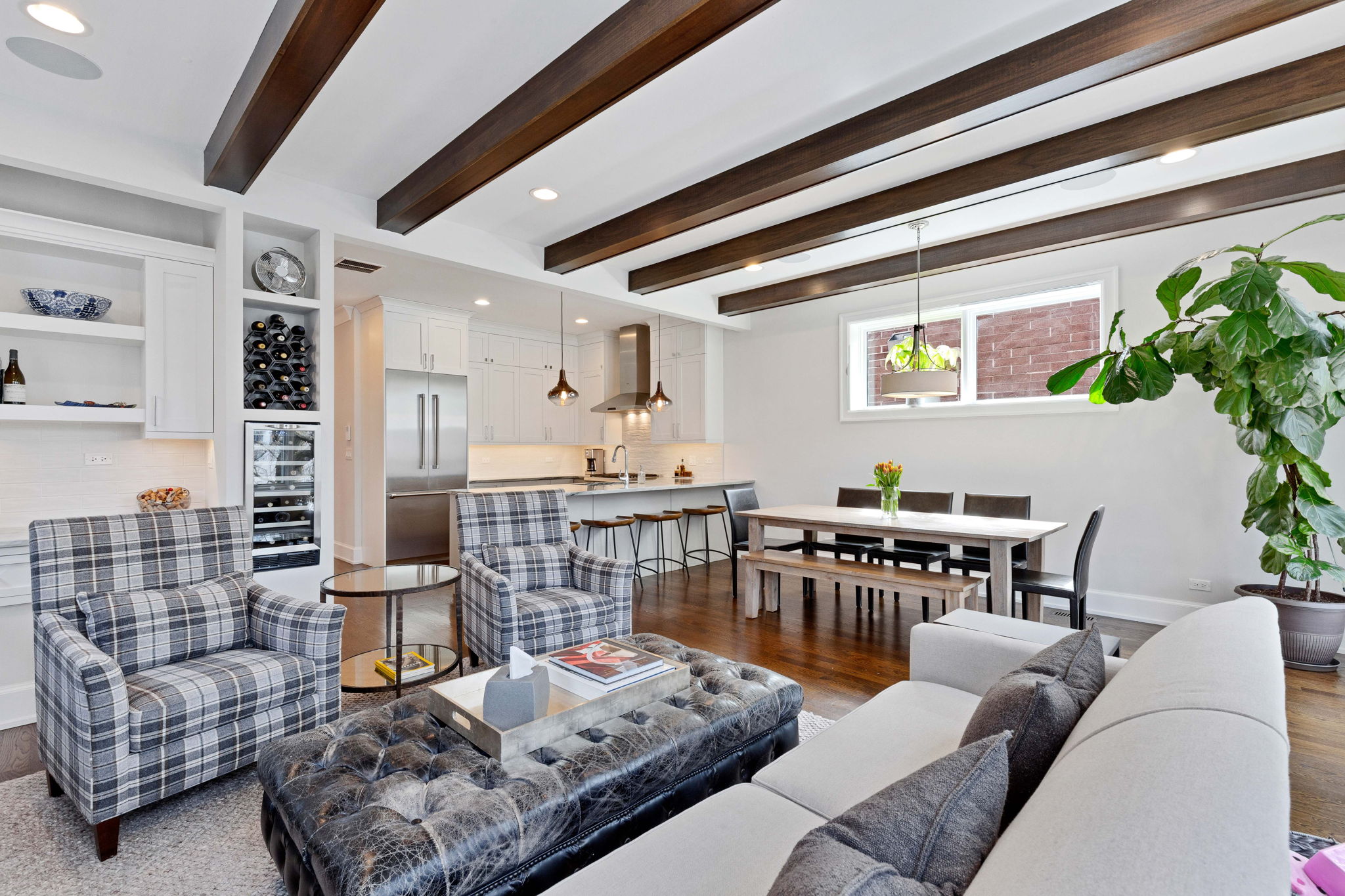 2725 N Wilton Ave 3_002