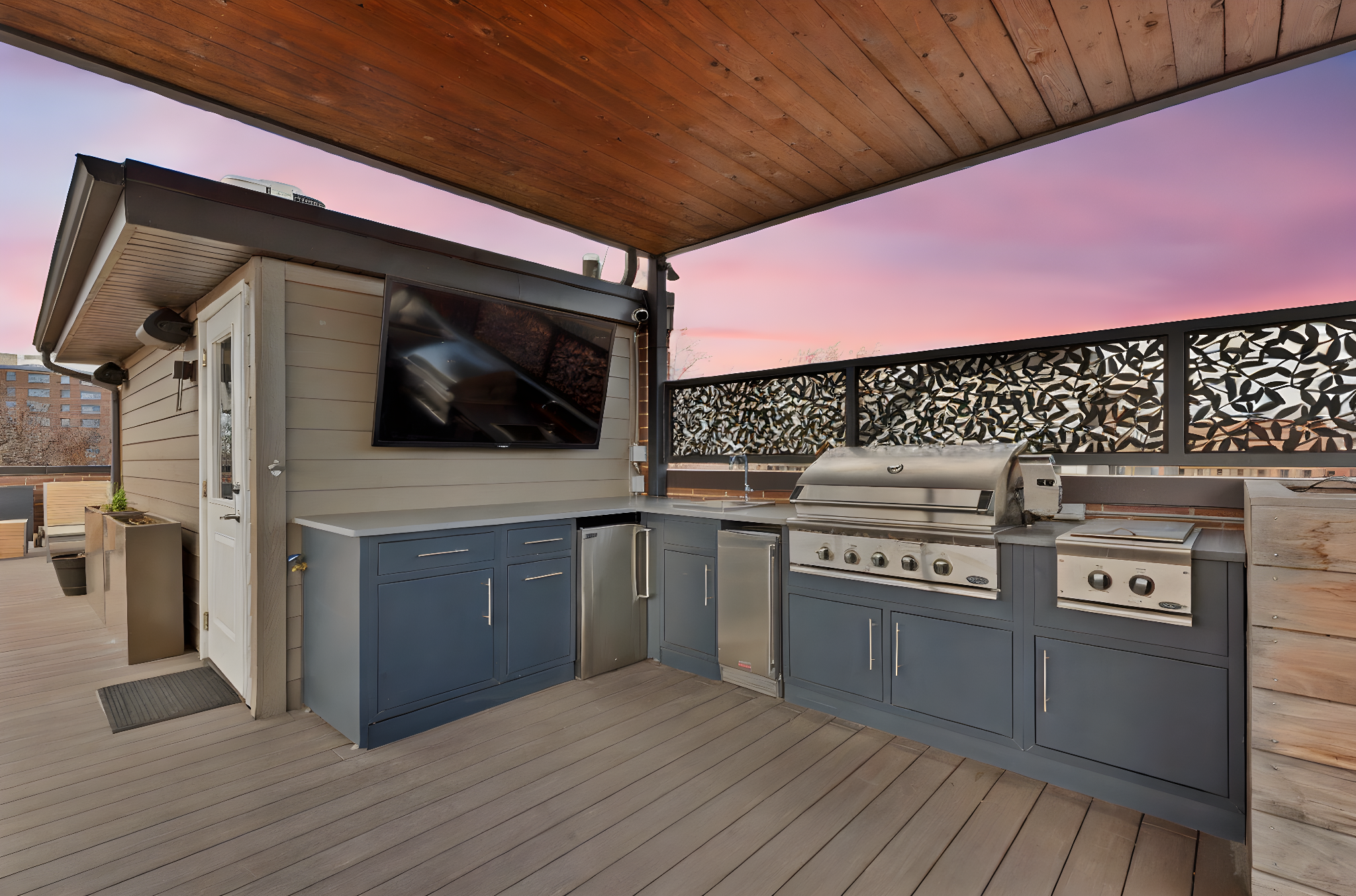 2725 N Wilton Ave 3_028 day to dusk