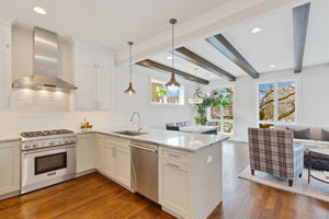 2725 N Wilton Ave 3_009