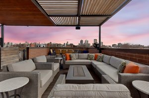 2725 N Wilton Ave 3_025 day to dusk