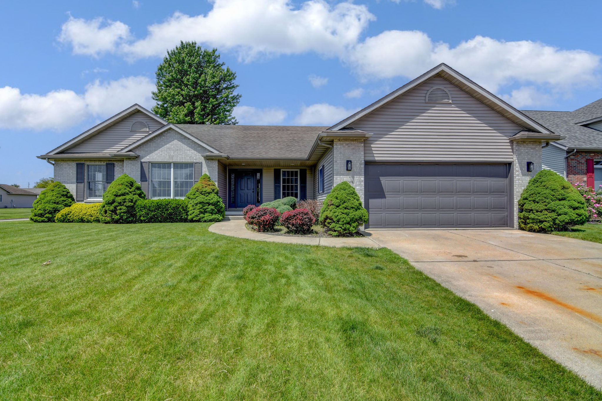 2725 Wordsworth Dr, Springfield, IL 62711 Design Eyes Photography