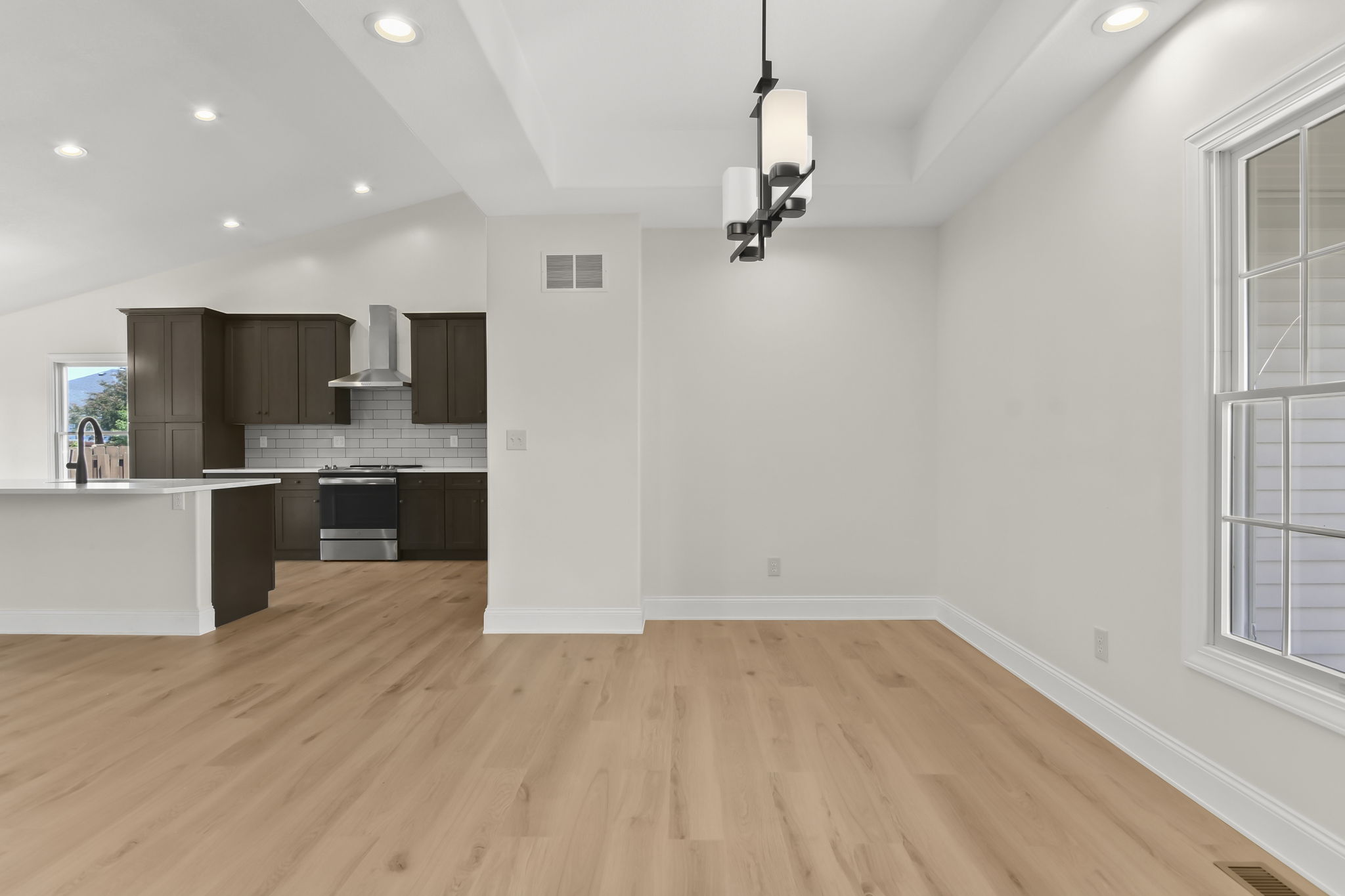 2725 Wordsworth Dr, Springfield, IL 62711 Design Eyes Photography