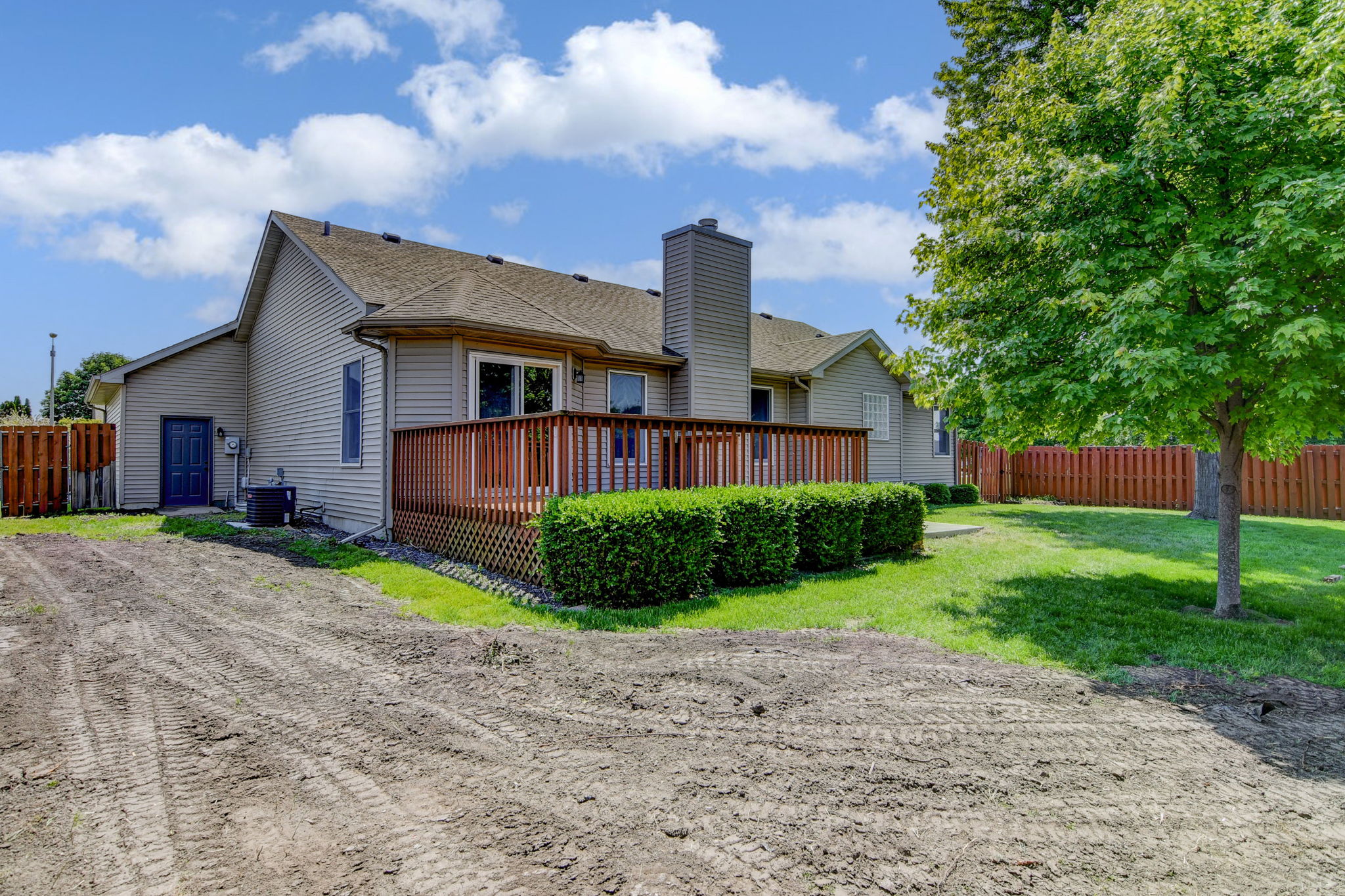 2725 Wordsworth Dr, Springfield, IL 62711 Design Eyes Photography