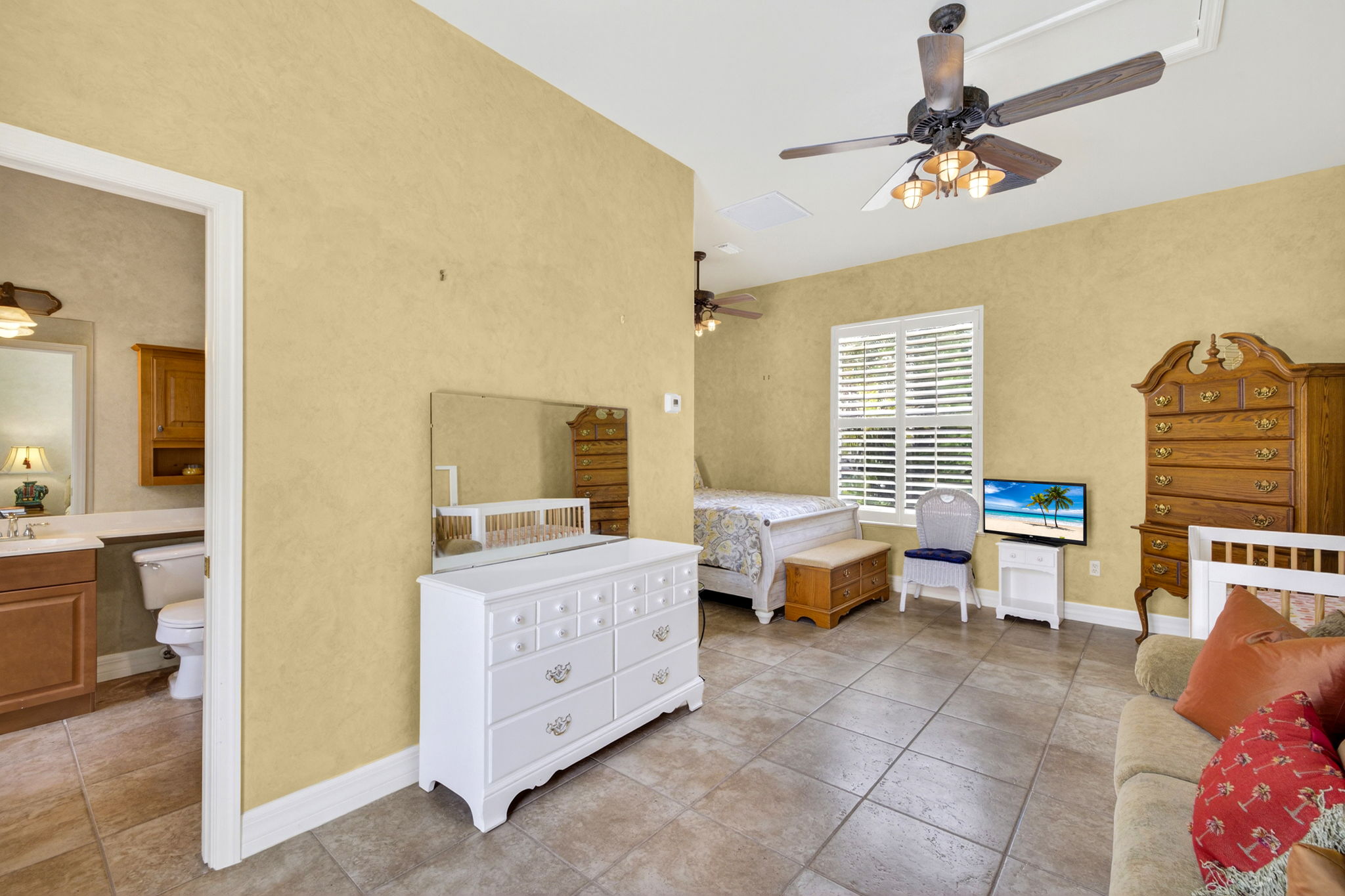 Guest Bedroom 3 of 3