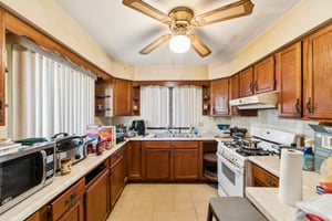 Beck St-S1104-010.jpg