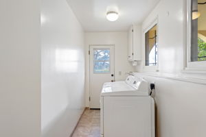 38 - Laundry with elevator