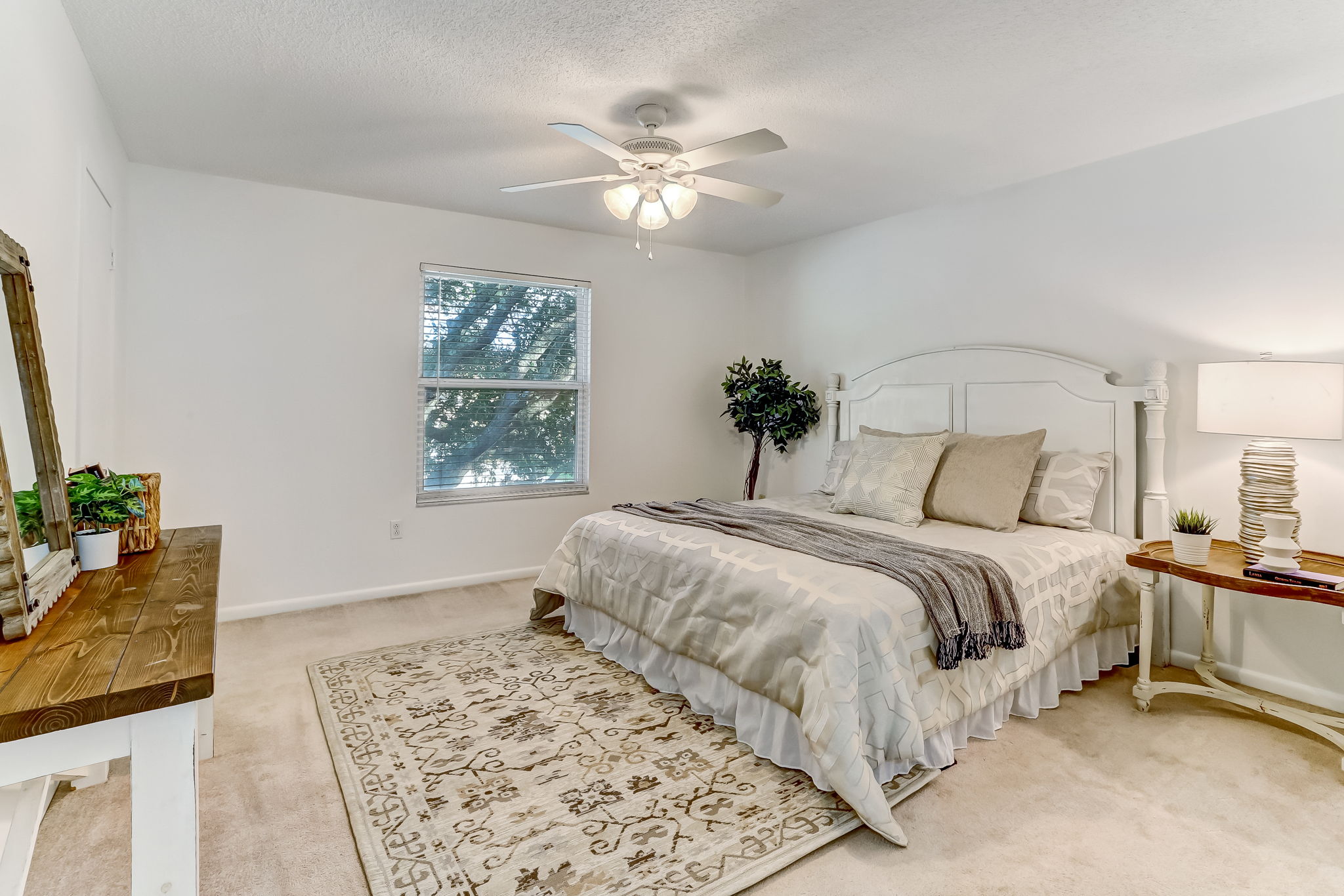 Roomy master bedroom with walk-in closet