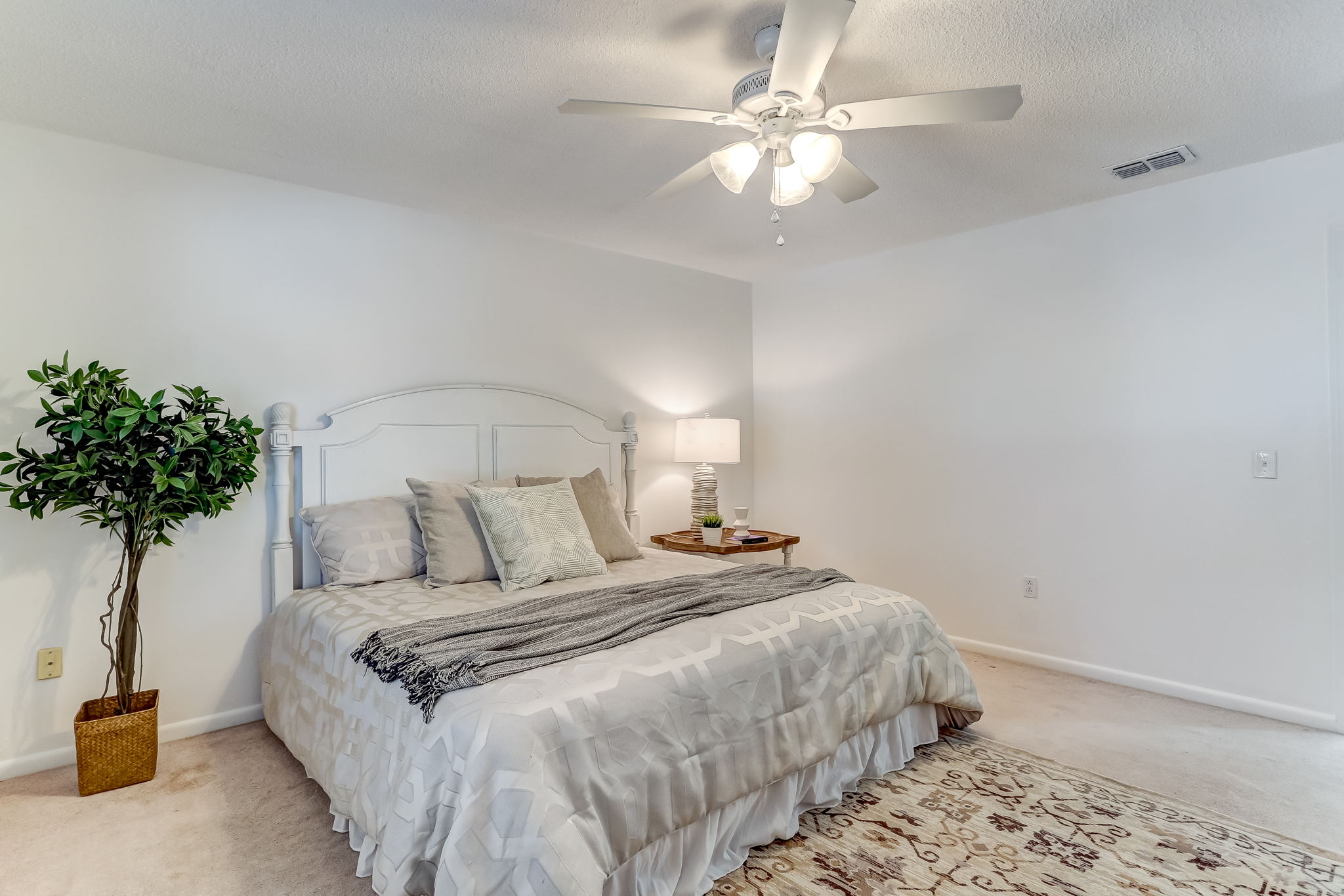 Comfortable with natural light and ceiling fan