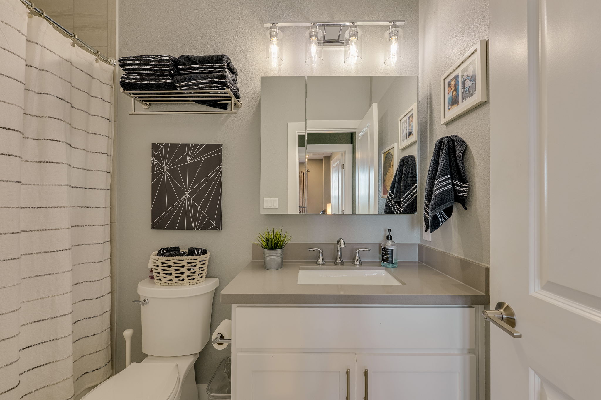  Photo 91