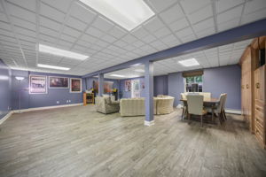 https://cdn.aryeo.com/listings/273-glen-rd-woodcliff-lake-nj-07677-24370290/resized/medium/medium-019e4520-8199-722a-bbf3-5c20ad6658c0.jpeg