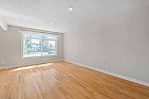  Photo 0