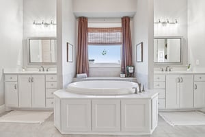 Christine Ln-S1803-048.jpg