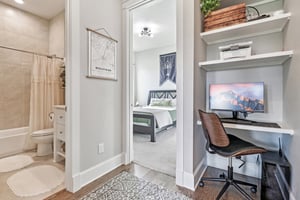 Christine Ln-S1803-050.jpg