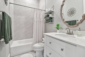 Christine Ln-S1803-051.jpg