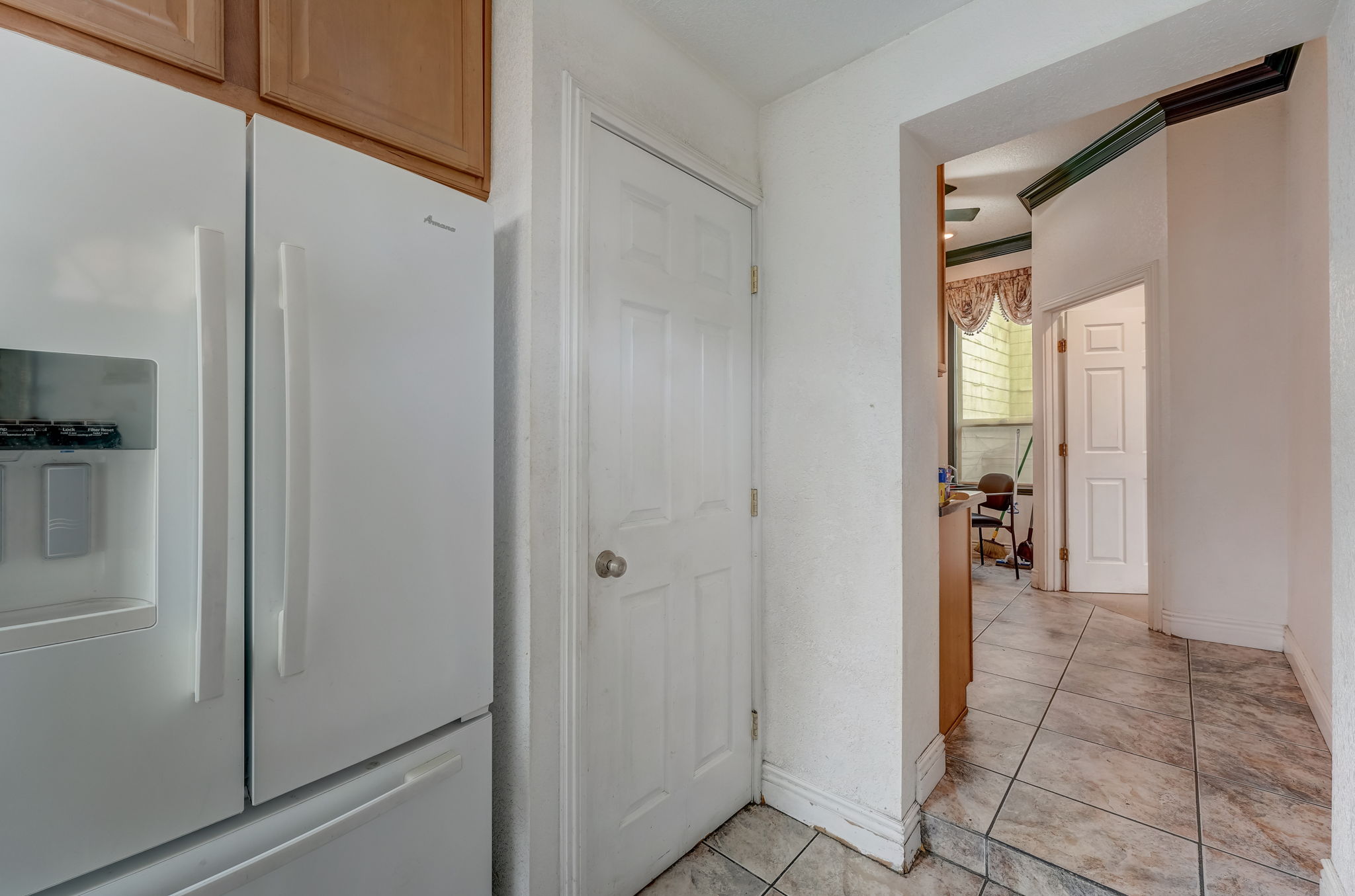 E 11th St-018