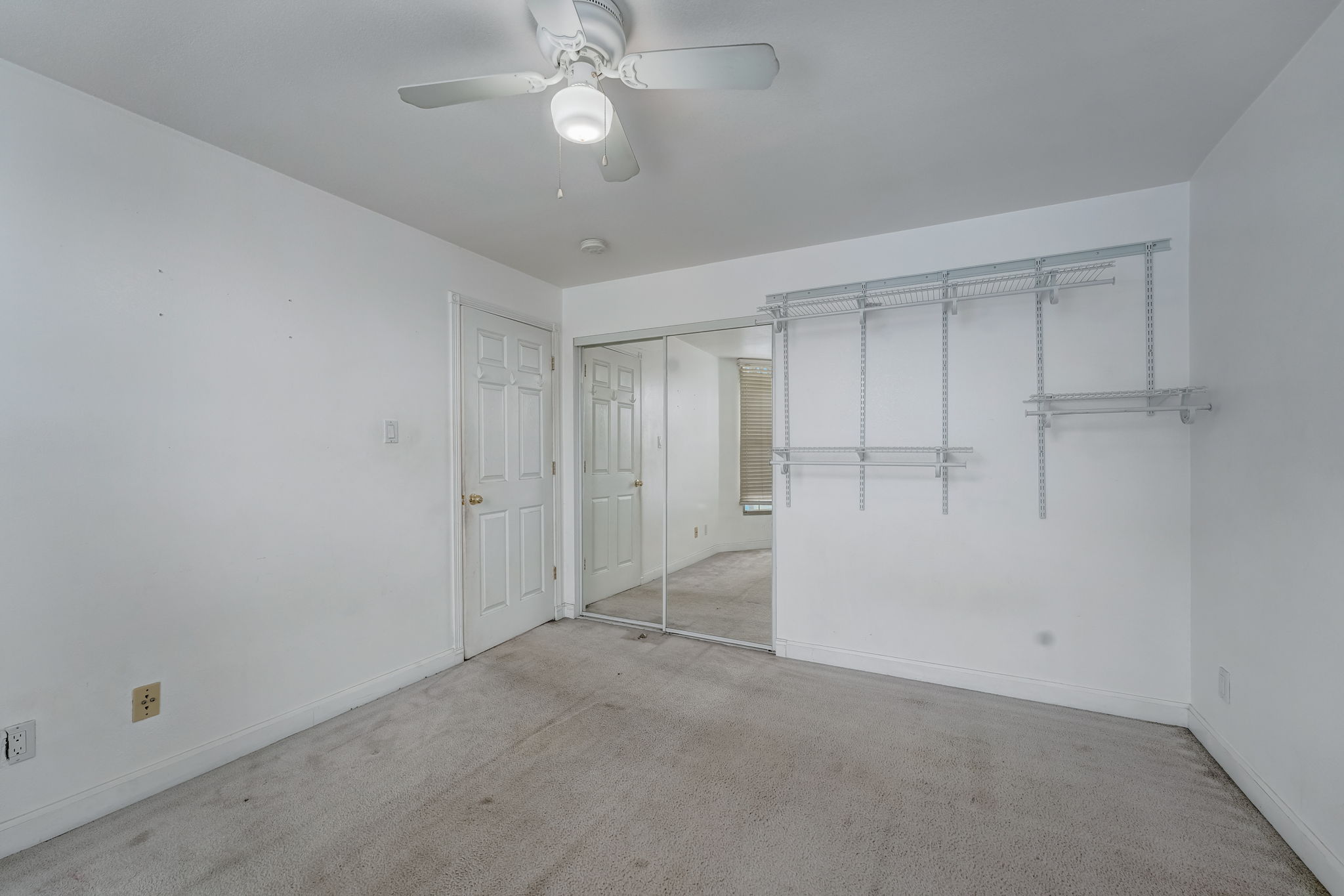 E 11th St-040
