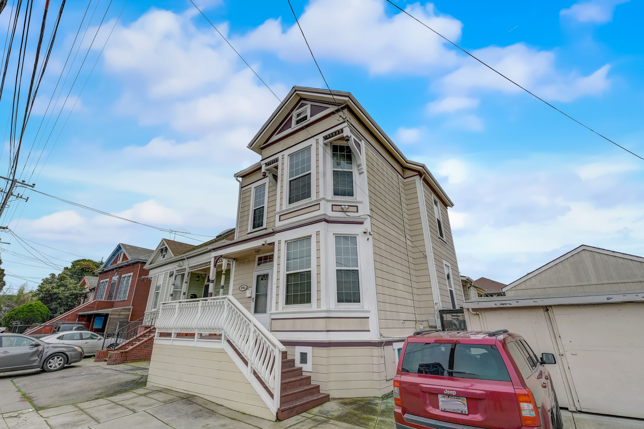 E 11th St-002