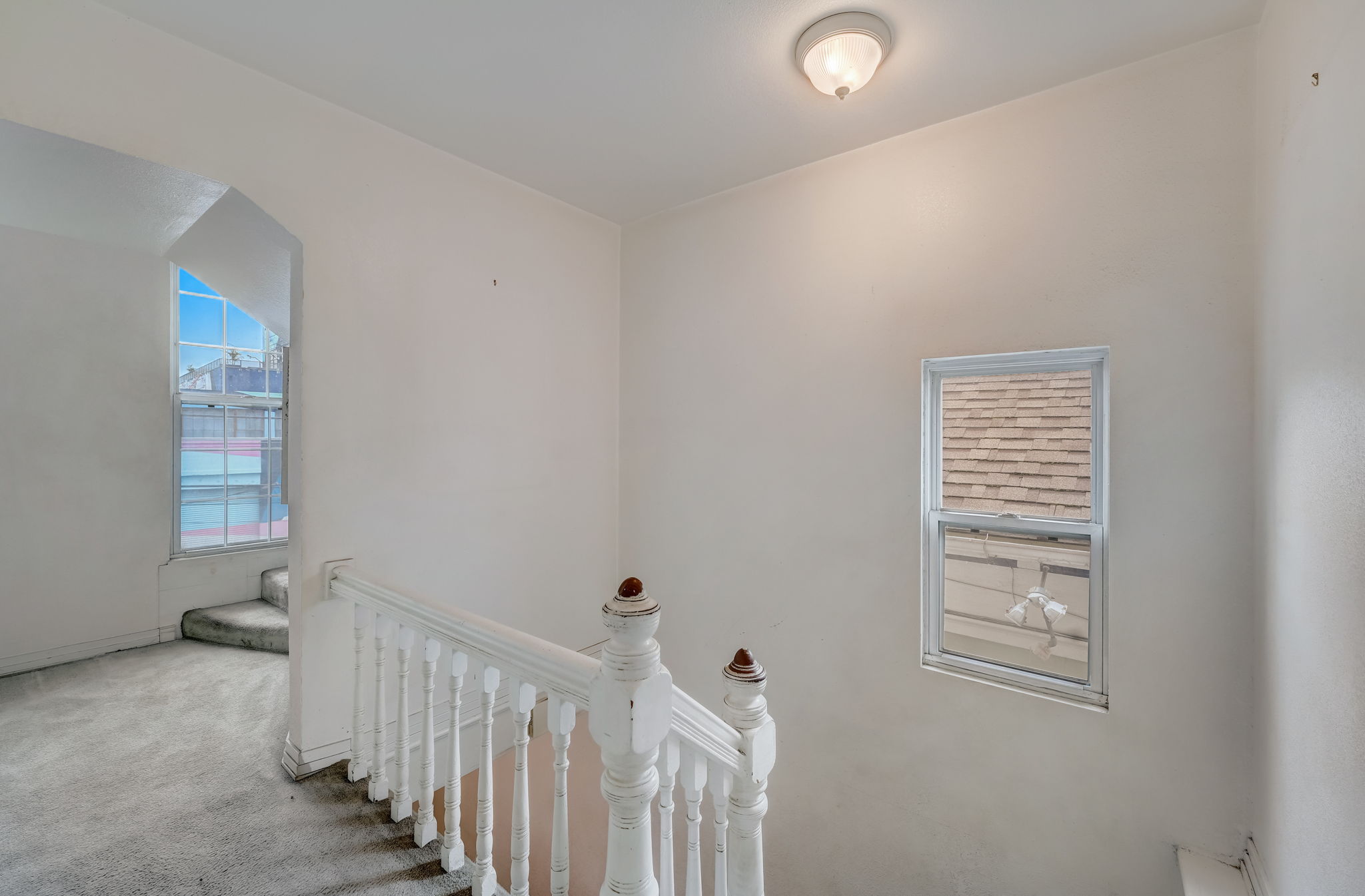 E 11th St-038