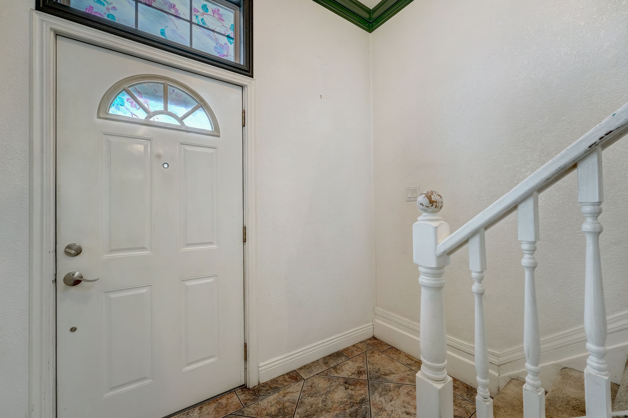 E 11th St-005
