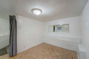E 11th St-033