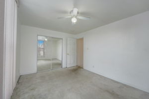 E 11th St-037