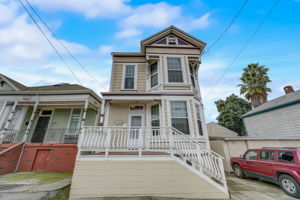 E 11th St-001