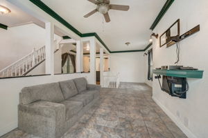 E 11th St-010