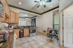 E 11th St-017