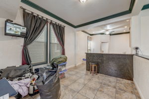 E 11th St-013