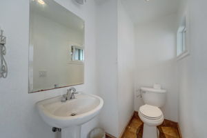 E 11th St-024