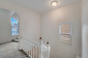E 11th St-038