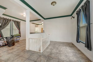 E 11th St-011