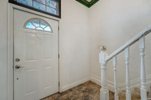 E 11th St-005