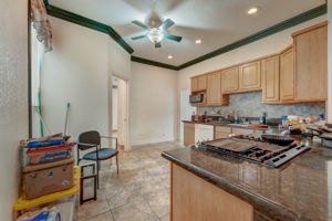 E 11th St-015