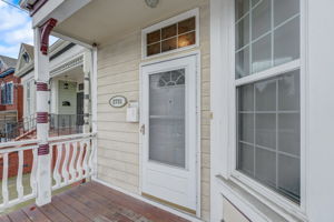 E 11th St-004