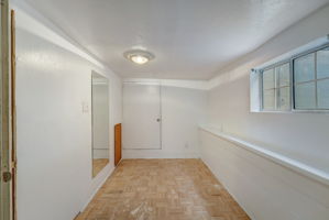 E 11th St-026