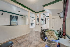 E 11th St-014