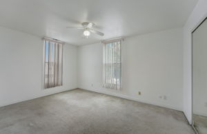 E 11th St-036