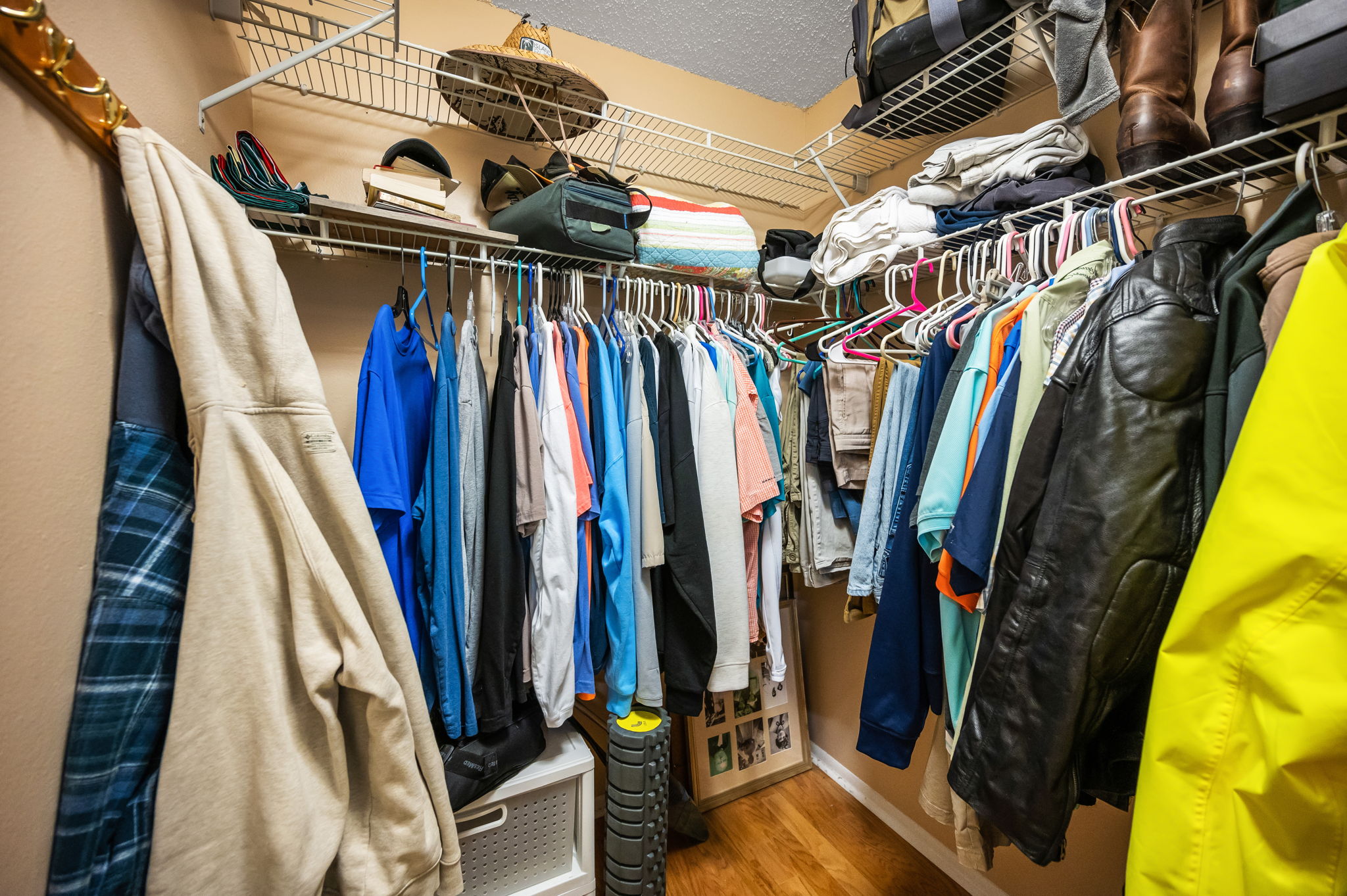 Master Bedroom Walk-in Closet1