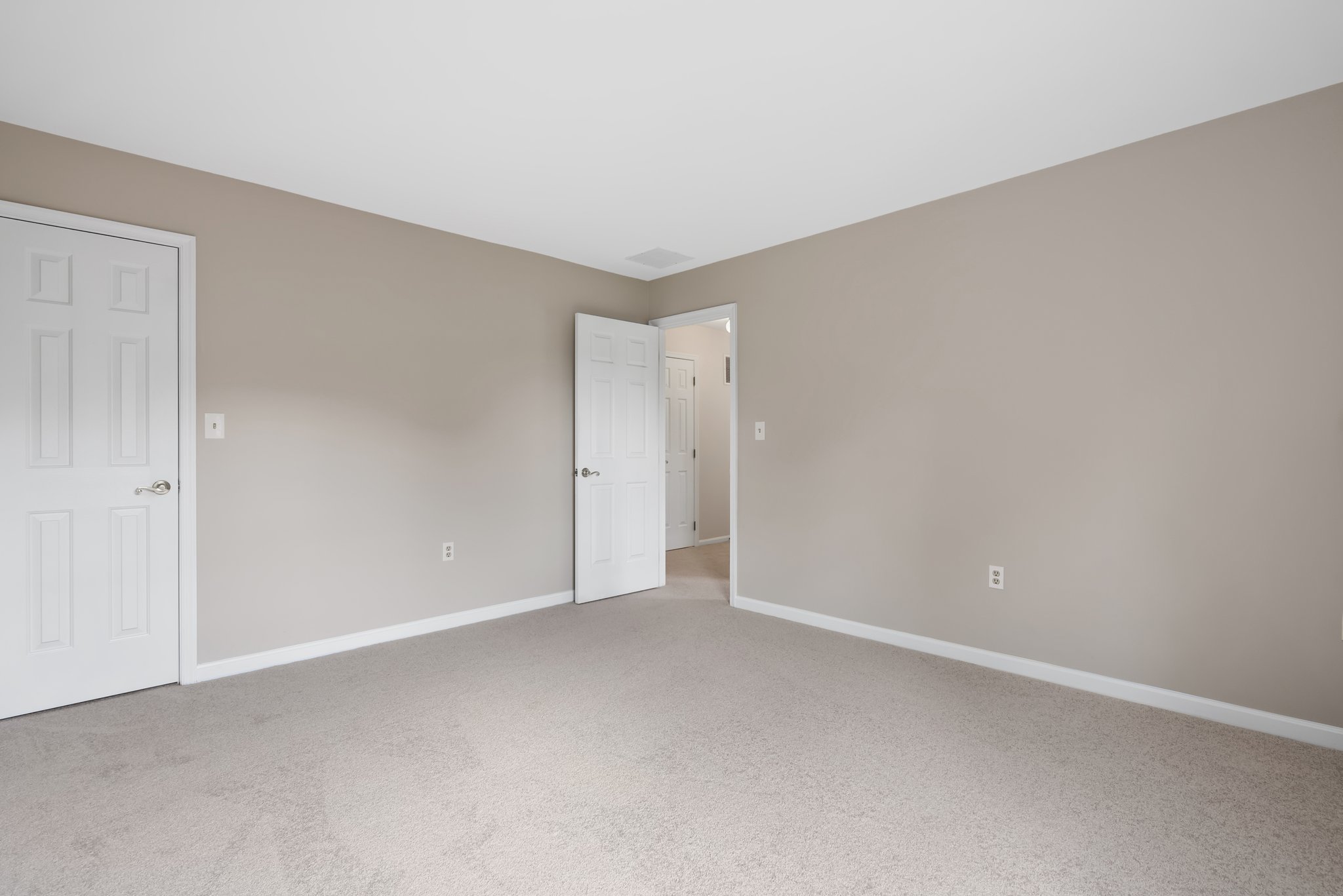 27. Upper bedroom.jpg