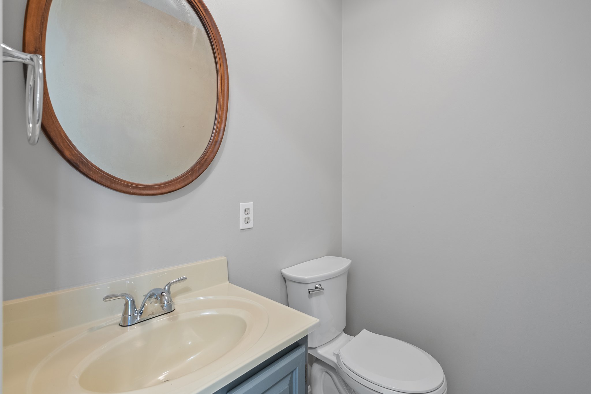 21. Main bath.jpg