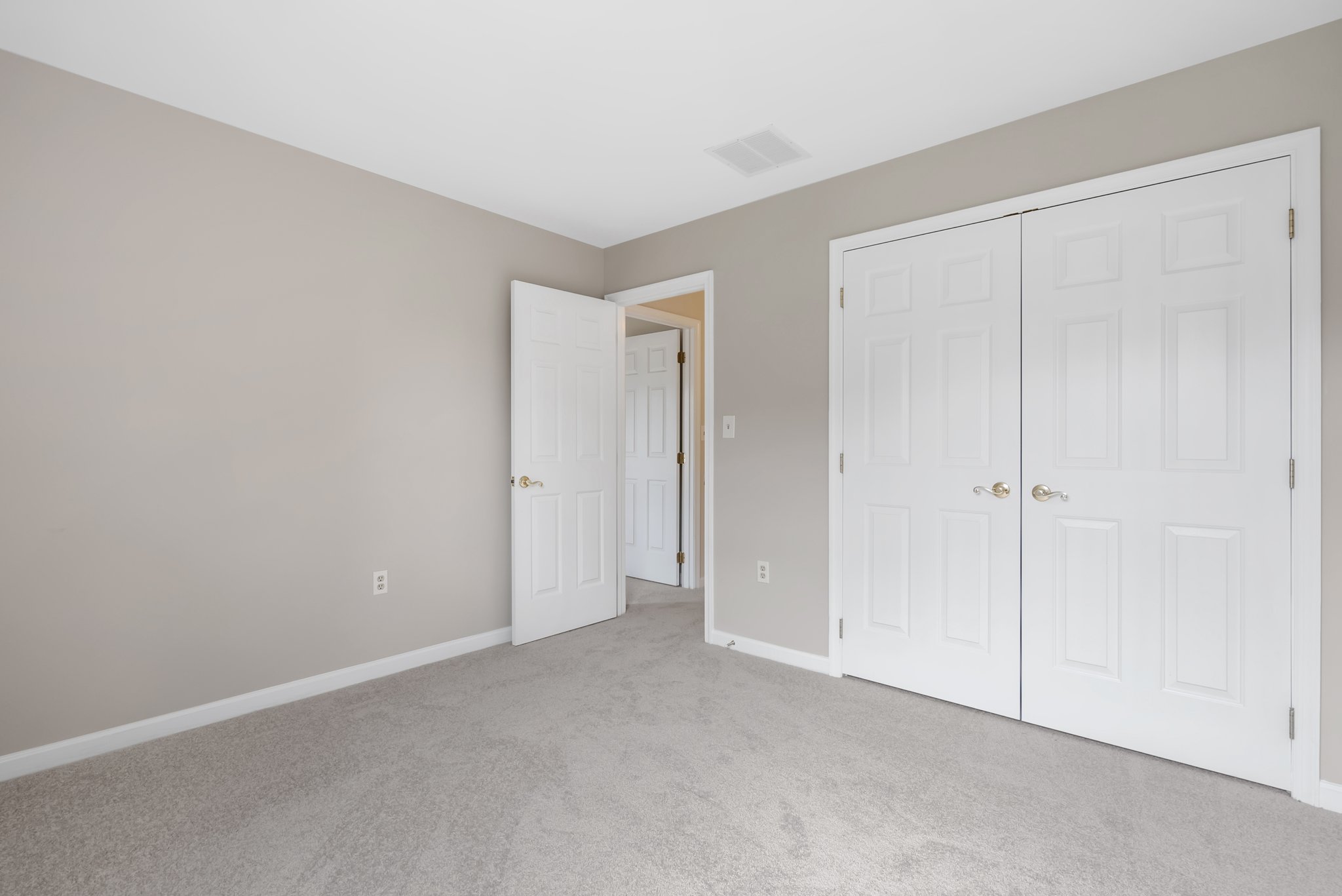 29. Upper bedroom.jpg