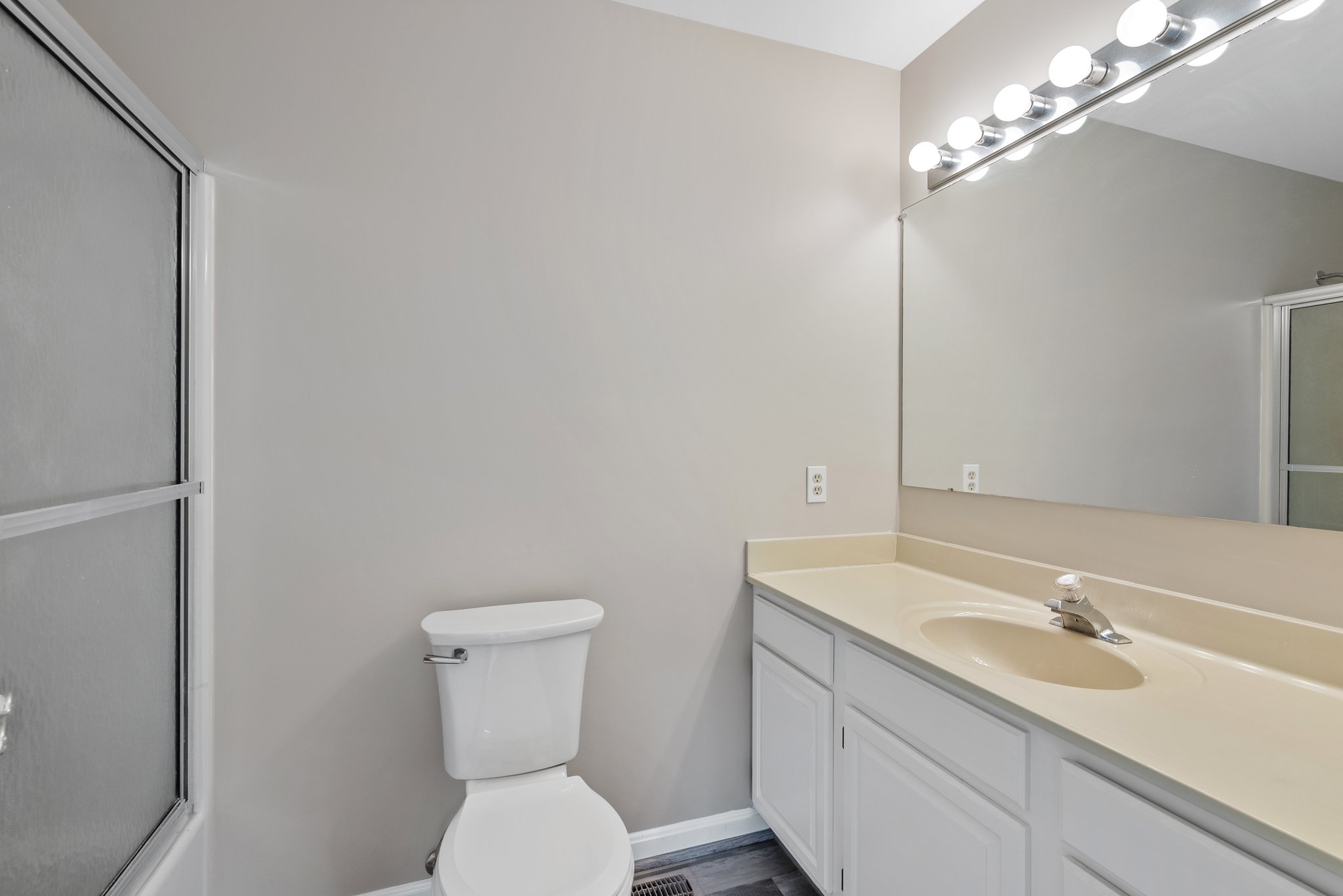 30. Upper bath.jpg